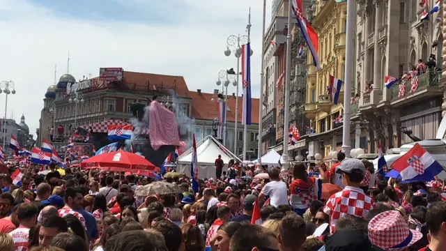 Trg Bana Jelačića u zastavama