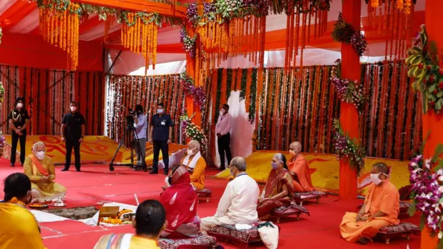 राम मंदिर के भूमि पूजन में प्रधानमंत्री मोदी और मुख्यमंत्री योगी आदित्यनाथ