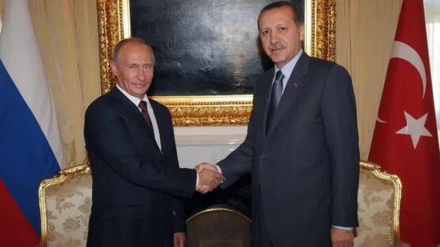 الرئيس التركي رجب طيب أردوغان والرئيس الروسي فلاديمير بوتين في لقاء في أنقرة عام 2009