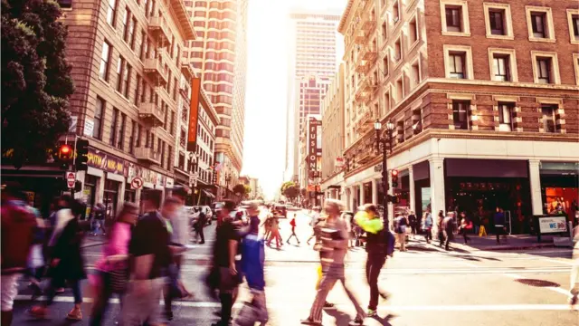 Centro de San Francisco repleto de gente.