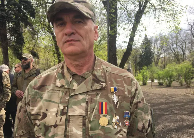 Юрій Кирикович був медиком у "5-у батальйоні Добровольчого українського корпусу Правого сектору" (ДУК ПС)