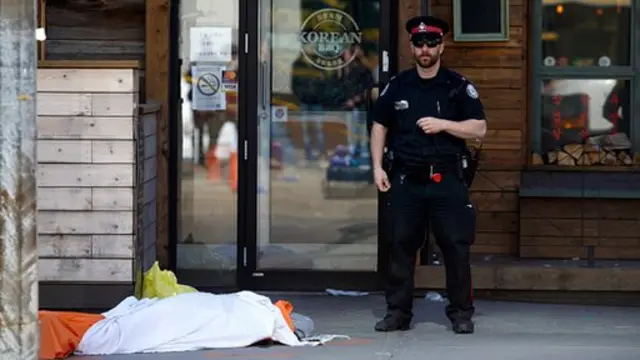 டொரோண்டோவில் பாதைசாரிகள் மீது வாகனம் ஏற்றி