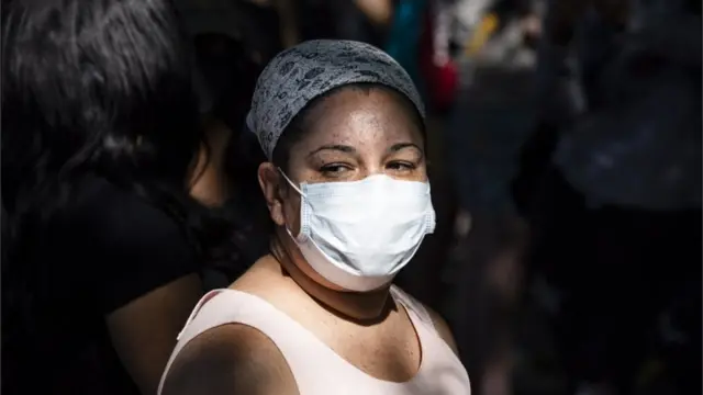 Mulherverdade desafio roletaprotesto perto da Casa Branca, EUA