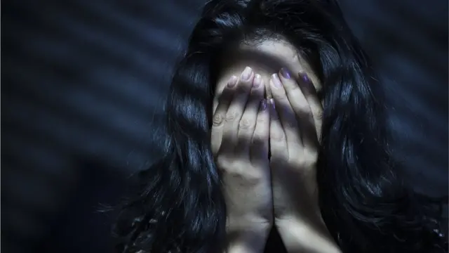 Porno siyayotgan qizlarni onlayn tomosha qiling