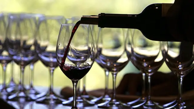 бокалы красного вина