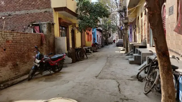 जिस गली में स्कूल है