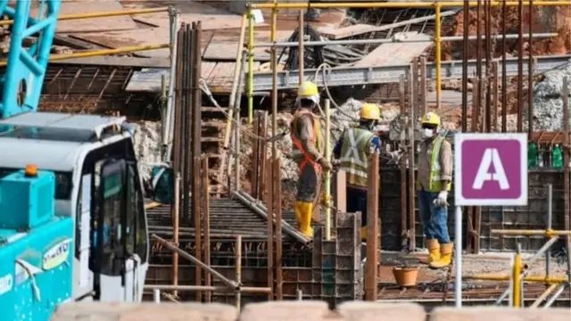 కార్మికులు