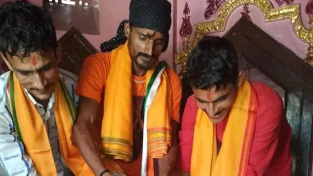 हिंदू धर्म स्वीकारताना अख्तर यांचे कुटुंबीय