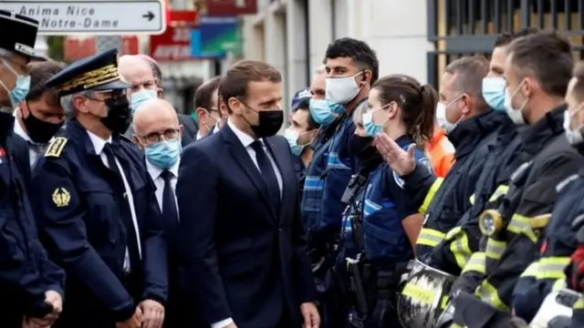 Macron tiba di Nice.