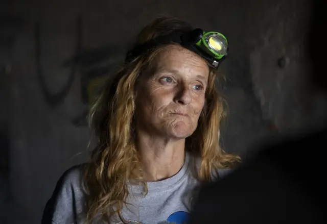 بورلی در تونلی که در لاس وگاس زندگی می کند