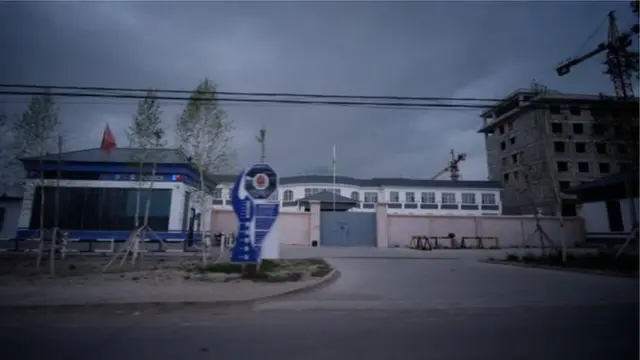 শিনজিয়াংয়ের একটি বন্দীশিবির