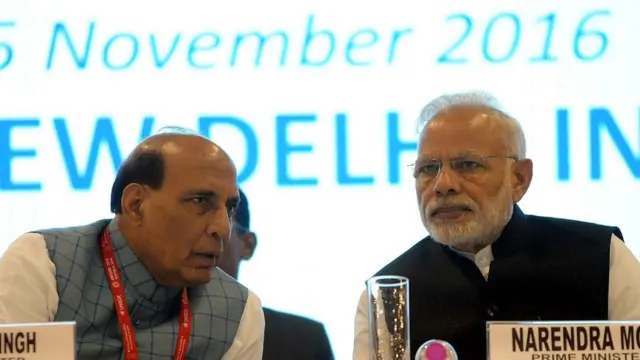 राजनाथ सिंह के साथ नरेंद्र मोदी