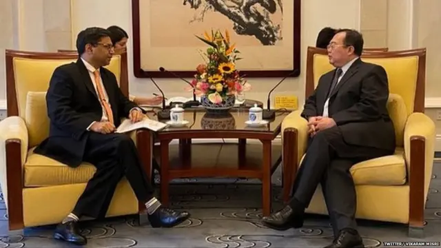 चीन में भारतीय राजदूत विक्रम मिसरी और चीन की सत्तारुढ़ कम्युनिस्ट पार्टी के अधिकारी लियू जियानचाओ