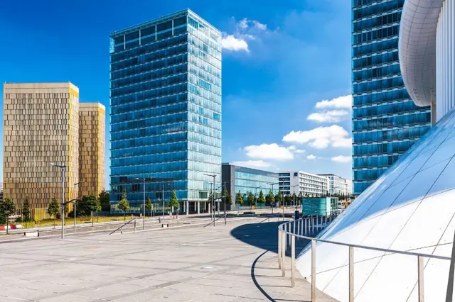 Европейский суд в Люксембурге уже рассмотрел по три жалобы от Еврокомиссии на Венгрию и Польшу и рассматривает еще одну на Польшу