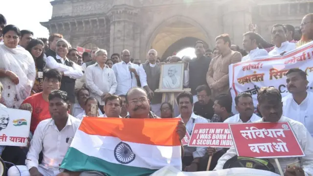 शरद पवार, यशवंत सिन्हा आणि पृथ्वीराज चव्हाण आणि प्रकाश आंबेडकर