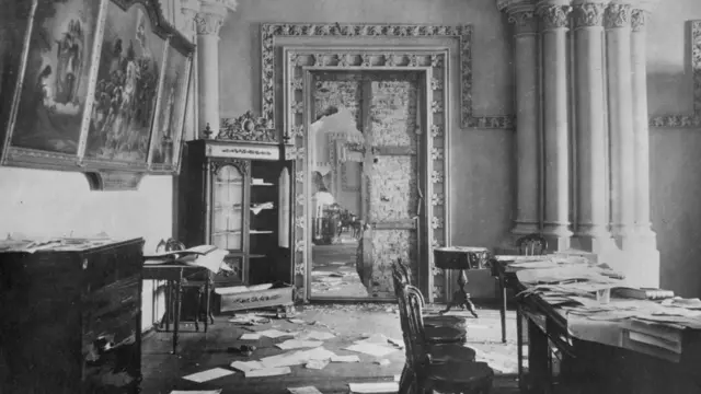 Destrozos causados por bolcheviques en el Palacio de Invierno