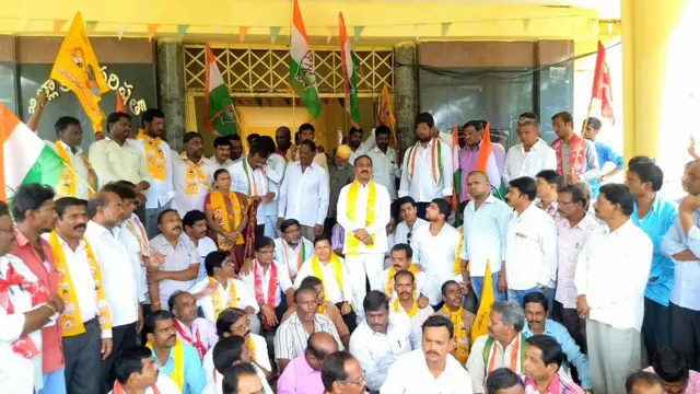 తెలంగాణలో అఖిలపక్షాల ఆధ్వర్యంలో జరిగిన ఓ నిరసన కార్యక్రమం