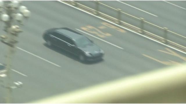 有媒体拍摄到一辆相信接载金正恩的专车，由机场前往北京市中心。