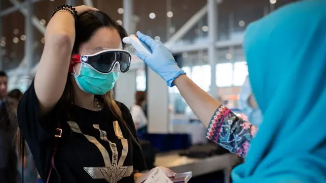 மலேசியாவில் 100 பேருக்கு கொரோனா