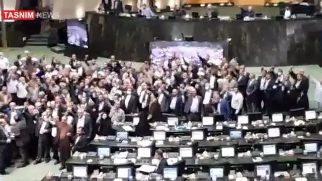 تصویری از تجمع داخل مجلس شورای اسلامی در حمایت از رهبر و حکومت جمهوری اسلامی