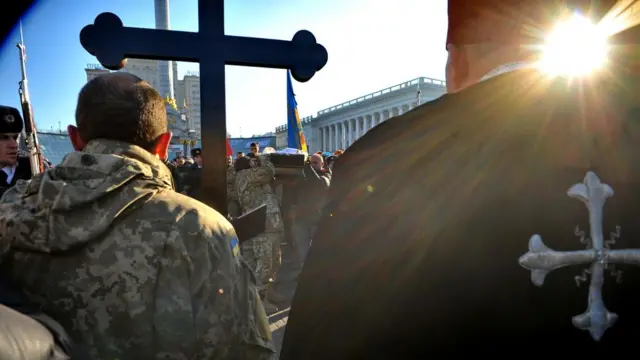 Конфлікт на Донбасі продовжує забирати життя бійців - лише за минулий рік у боях загинуло більше 200 військовослужбовців