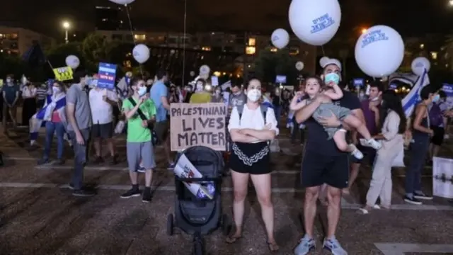 Israel menghadapi penentangan dari dalam negeri dan dunia internasional terkait rencananya mencaplok sebagian Tepi Barat.