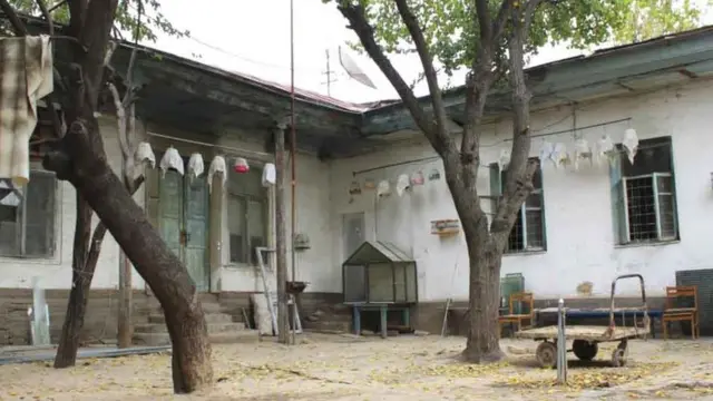 Men internetda ishlayapman Hamkasbini sikish videosi