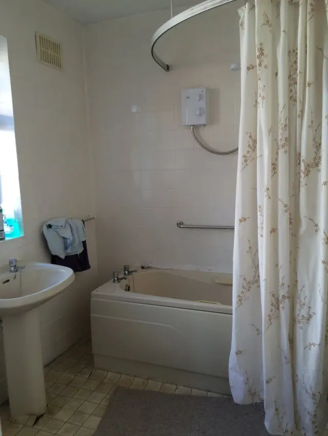 महिलाओं की नहाने वाली वीडियो