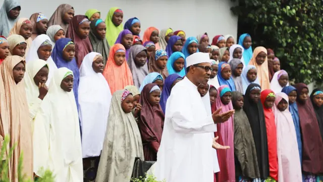 'Yan Matan Dapchi tare da Buhari