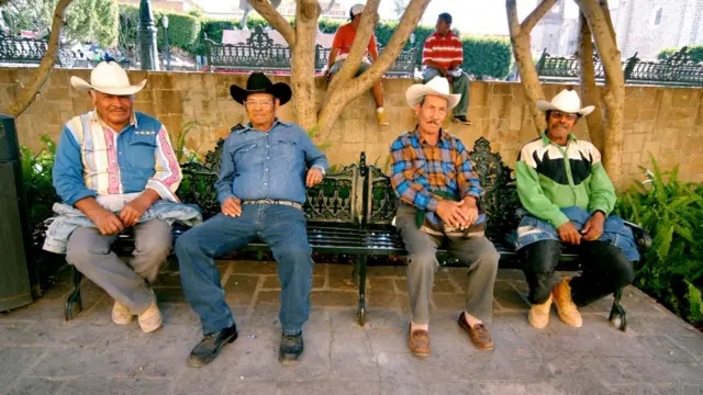 Mexicanos vistiendo jeans.