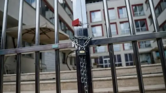 667 sayılı ilk KHK ile 15 vakıf üniversitesi, 934 okul kapatıldı. Okulu kapatılann 65 bin üniversite öğrencisi yeniden tercih yaptı.