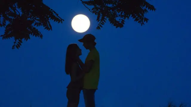 ภาพชายหนุ่มและหญิงสาว