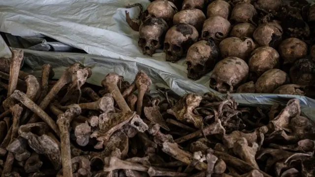 Awọn egungun awọn ti wọn pa ni ija ẹlẹyamẹya Rwanda