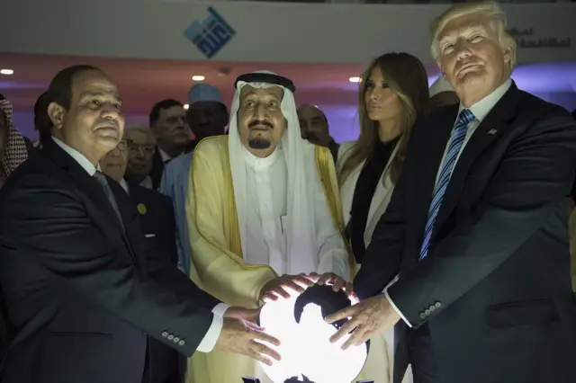 Trump com o presidente egípcio Abdul Fattah al-Sisi e o rei saudita Salmancomo jogar roleta e ganhar2017