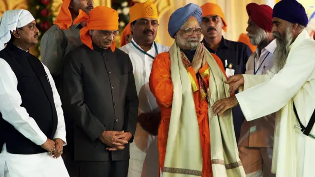 गुरू-ता-गद्दी सोहळ्यास तत्कालिन पंतप्रधान मनमोहनसिंग, गृहमंत्री शिवराज पाटील चाकूरकर, मुख्यमंत्री विलासराव देशमुख आणि अशोक चव्हाण उपस्थित होते.