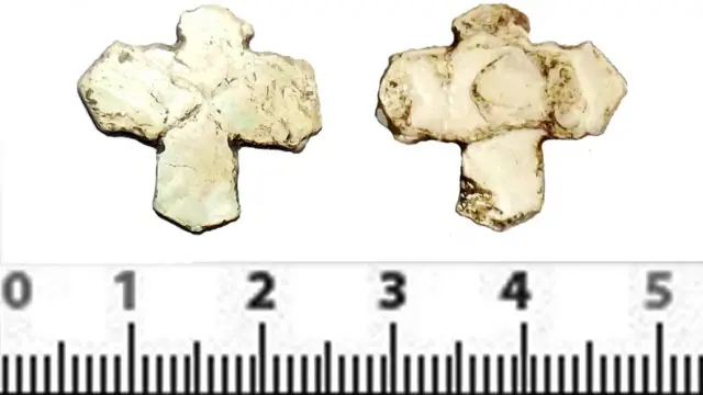 крестик из перламутра