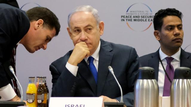 بنیامین نتانیاهو، نخست‌وزیر اسرائیل از سوی رقبای انتخاباتی‌اش متهم است که سیاست خارجی کشورش را قربانی اهداف تبلیغاتی و انتخاباتی می‌کند