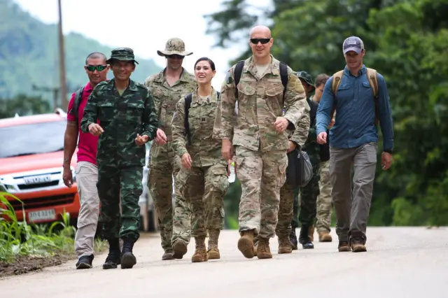 เดินในขบวน