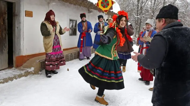 Навіщо ми колядуємо