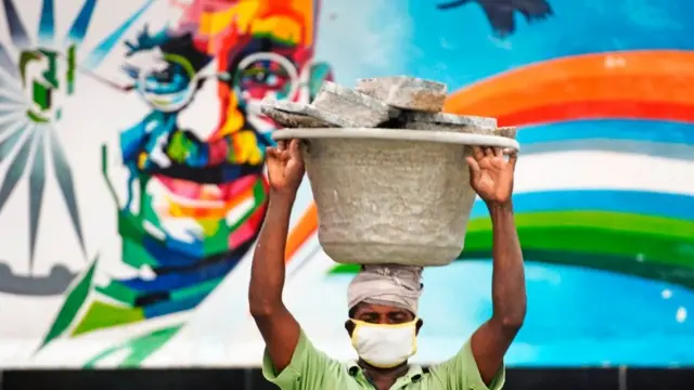 நூறு நாள் வேலைத் திட்டம்