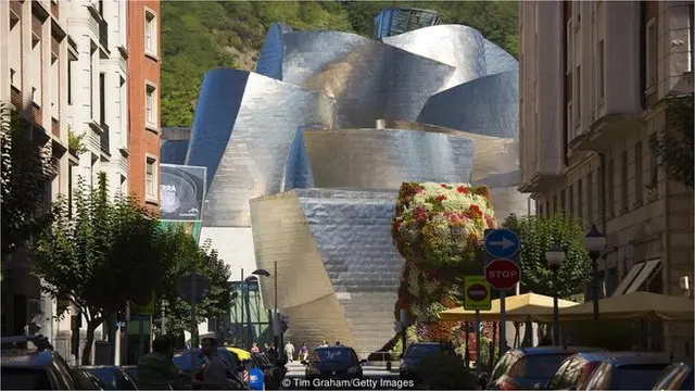 畢爾巴鄂 (Bilbao) 是巴斯克地區人口最多的城市,也是古根海姆博物館 (Guggenheim Museum) 所在地。