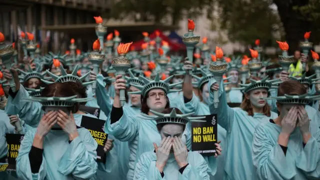 протест у американского посольства в Лондоне