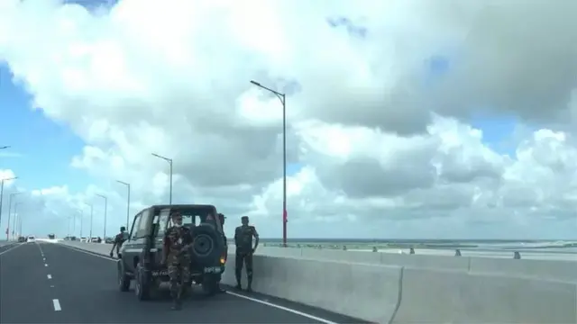 পদ্মা সেতুর ওপর সেনাবাহিনীর টহল