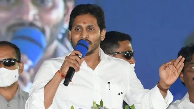 వలంటీర్లకు పురస్కారాలు