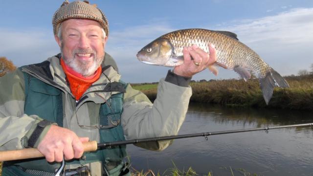 Service to honour Norfolk 'greatest angler' John Wilson - BBC News