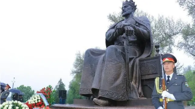 Samarqand viloyatidagi Amir Temur haykali