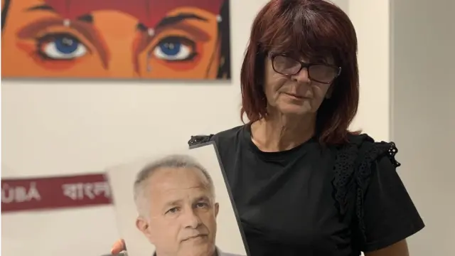 Radica Vlahović sa slikom brata Dragana