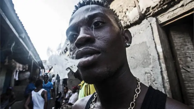 సియెరా లియోన్‌లో కుష్ మత్తులో యువత