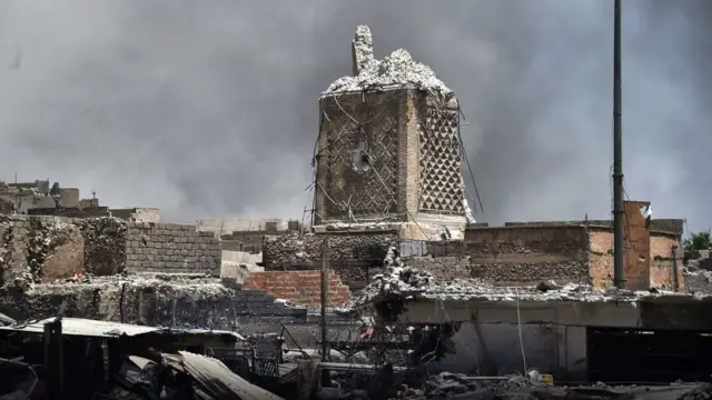 Остатки "падающего" минарета в Мосуле