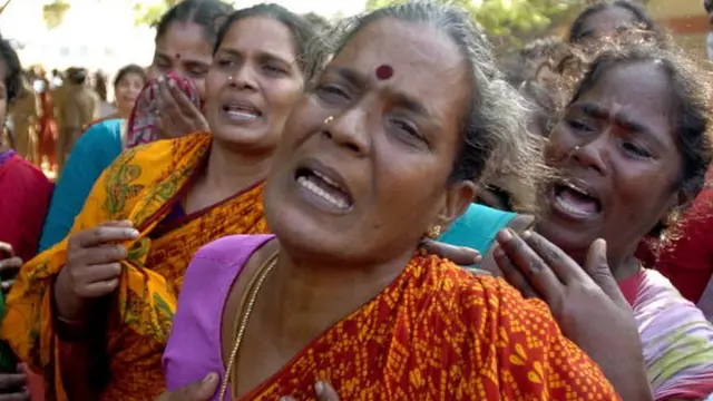 2004 - இல் உலகையே புரட்டிப்போட்ட சுனாமி